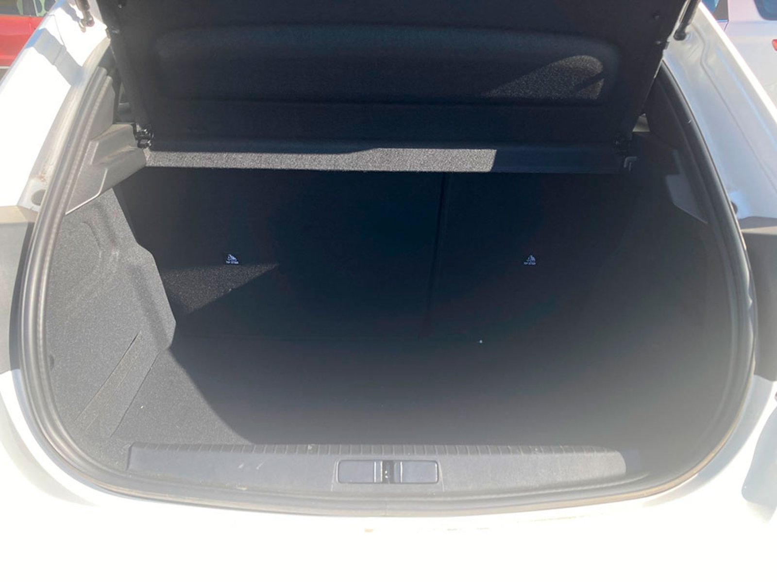 PEUGEOT 208 Allure Pack Puretech 130 EAT8 e6.4 2024 - Imagen 12 de 12