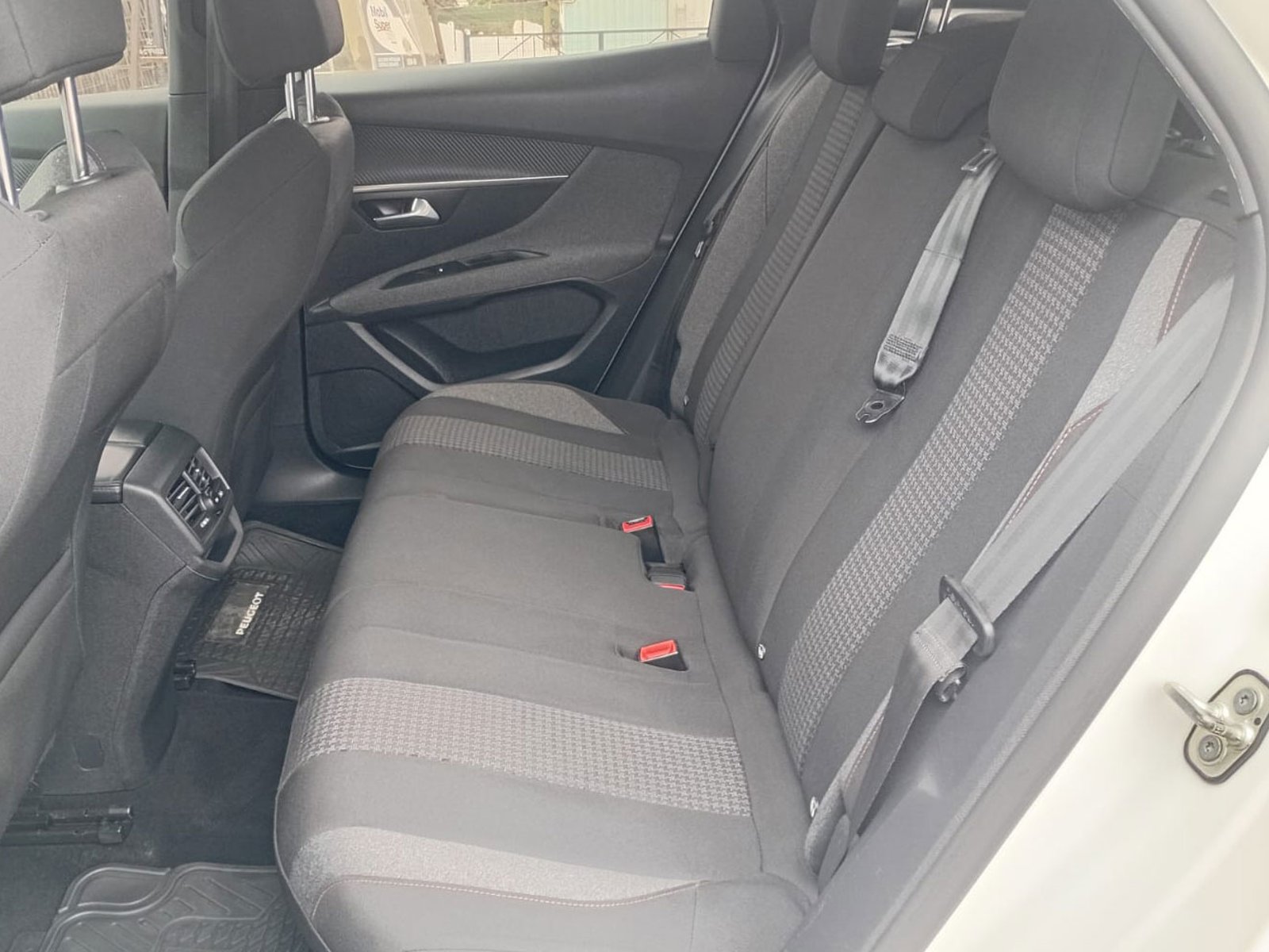 Peugeot 3008 PURETECH 1.2L 2023 - Foto 2 de 12