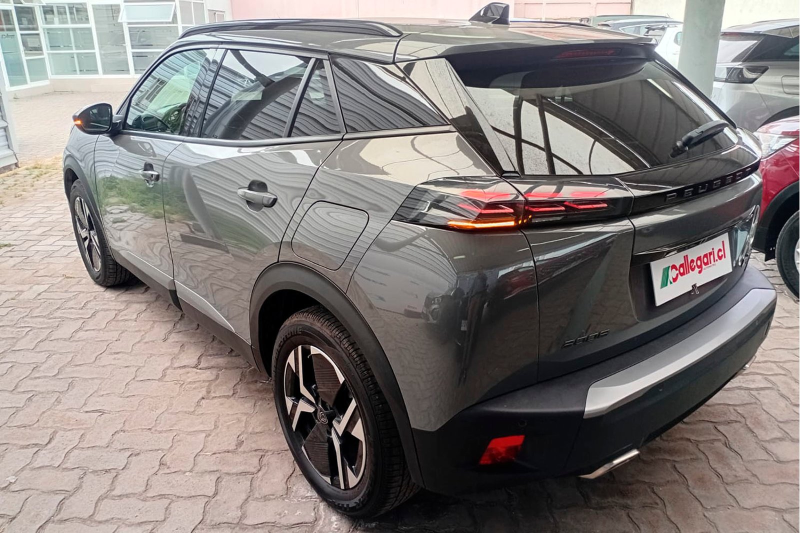 PEUGEOT 2008 MCA Allure Puretech 130 EAT8 2024 - Imagen 9 de 12