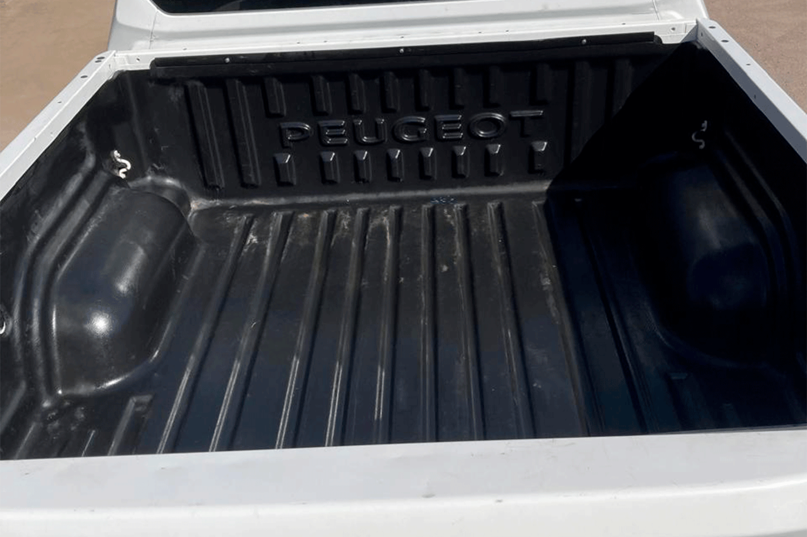 PEUGEOT Landtrek Active BlueHDi 180 4x4 AT 2024 - Imagen 8 de 11