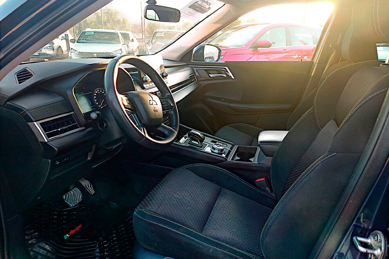 MITSUBISHI OUTLANDER GL 2.5 AUT 2023 - Imagen 9 de 12