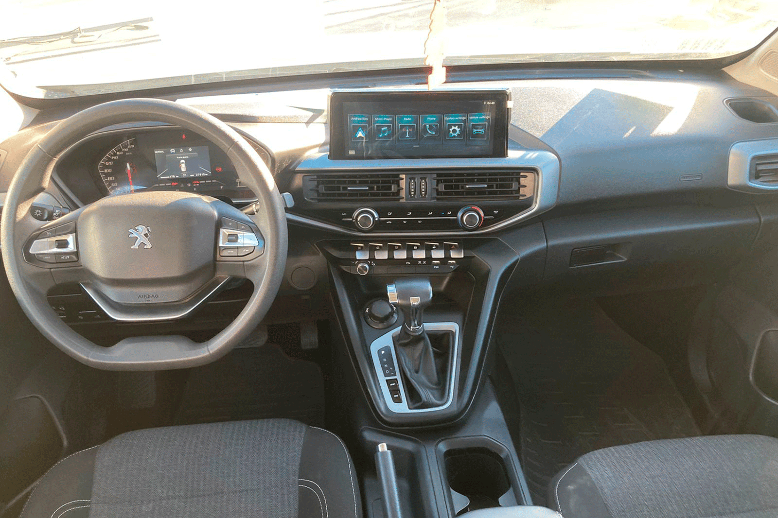 PEUGEOT Landtrek Active BlueHDi 180 4x4 AT 2024 - Imagen 3 de 11