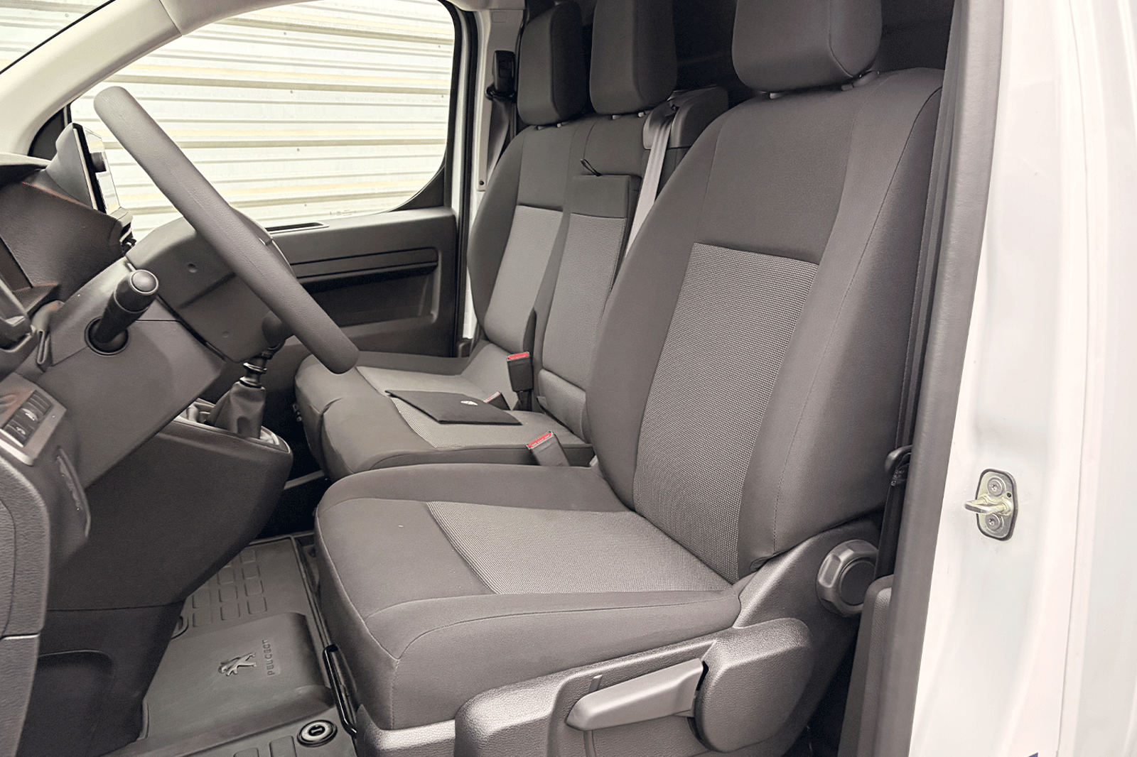 PEUGEOT New EXPERT MCA L3 Diesel 145hp MT 2026 - Imagen 5 de 11