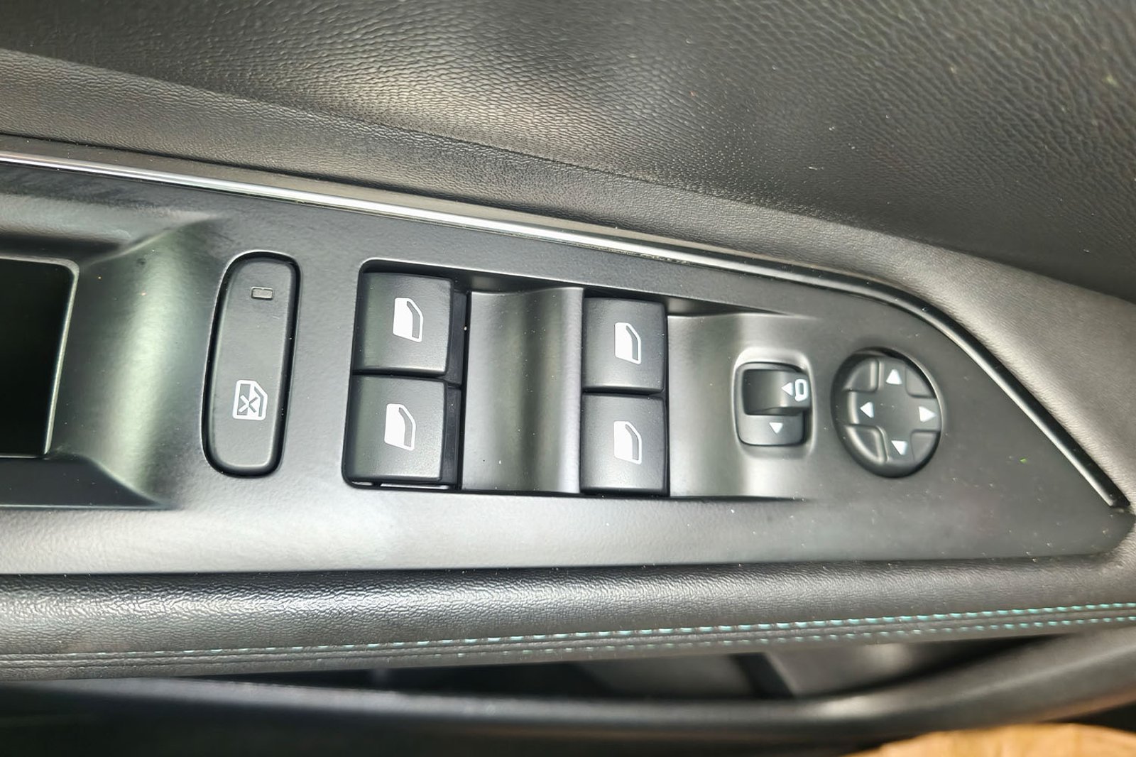 PEUGEOT 3008 THP 165HP 1.6 AUT 2023 - Imagen 5 de 12