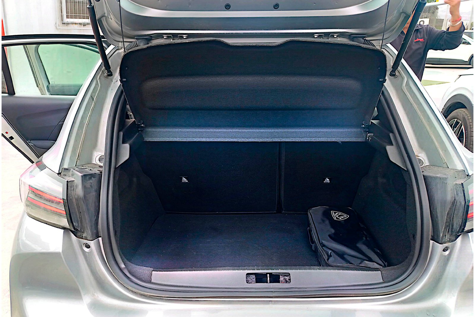 PEUGEOT Nuevo 208 MCA Active Pack Puretech 75 MT5 2025 - Imagen 10 de 12