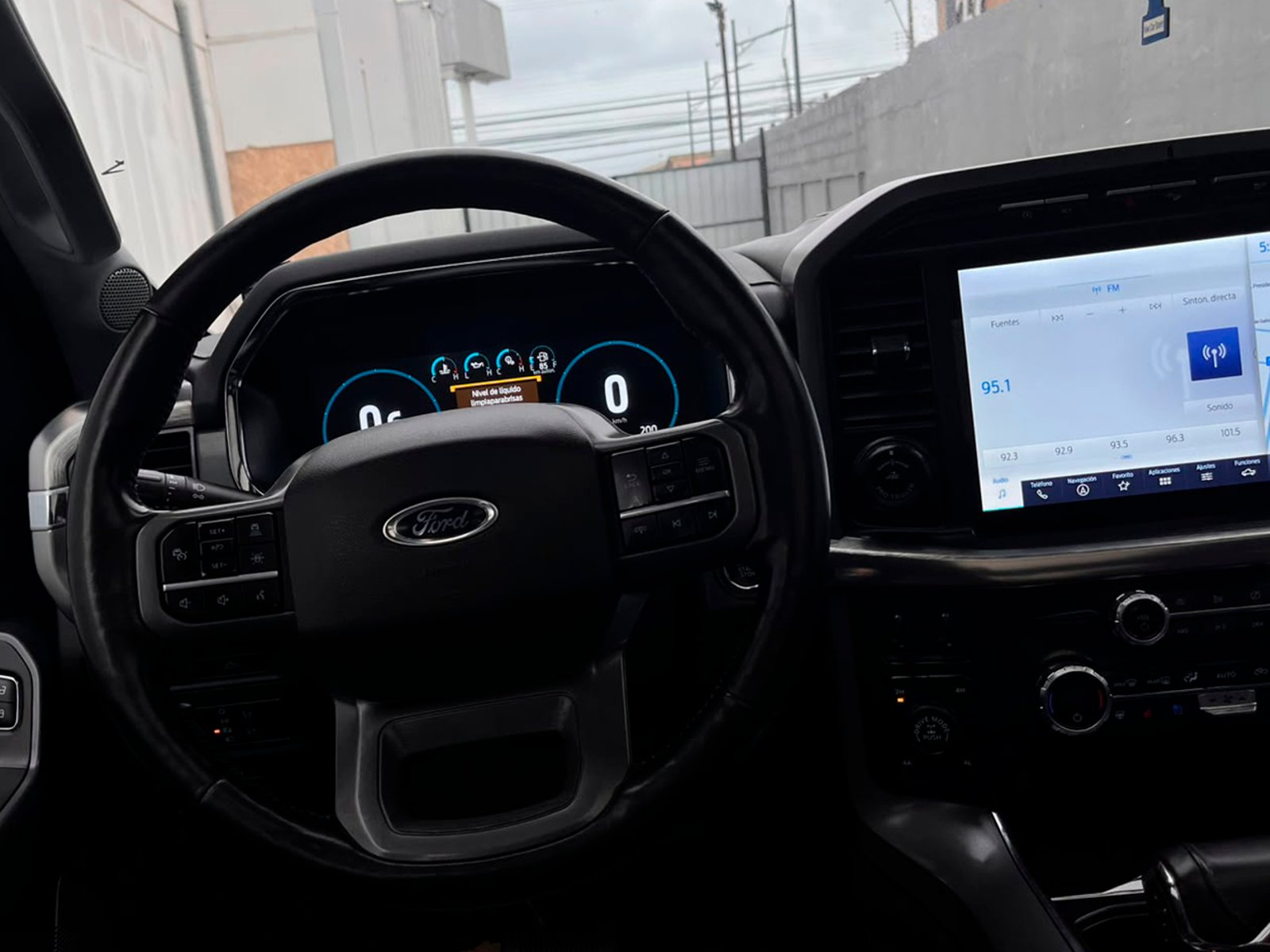 Ford F150 LARIAT LUXURY 4X4 5.0L AUT 2022 - Foto 4 de 12