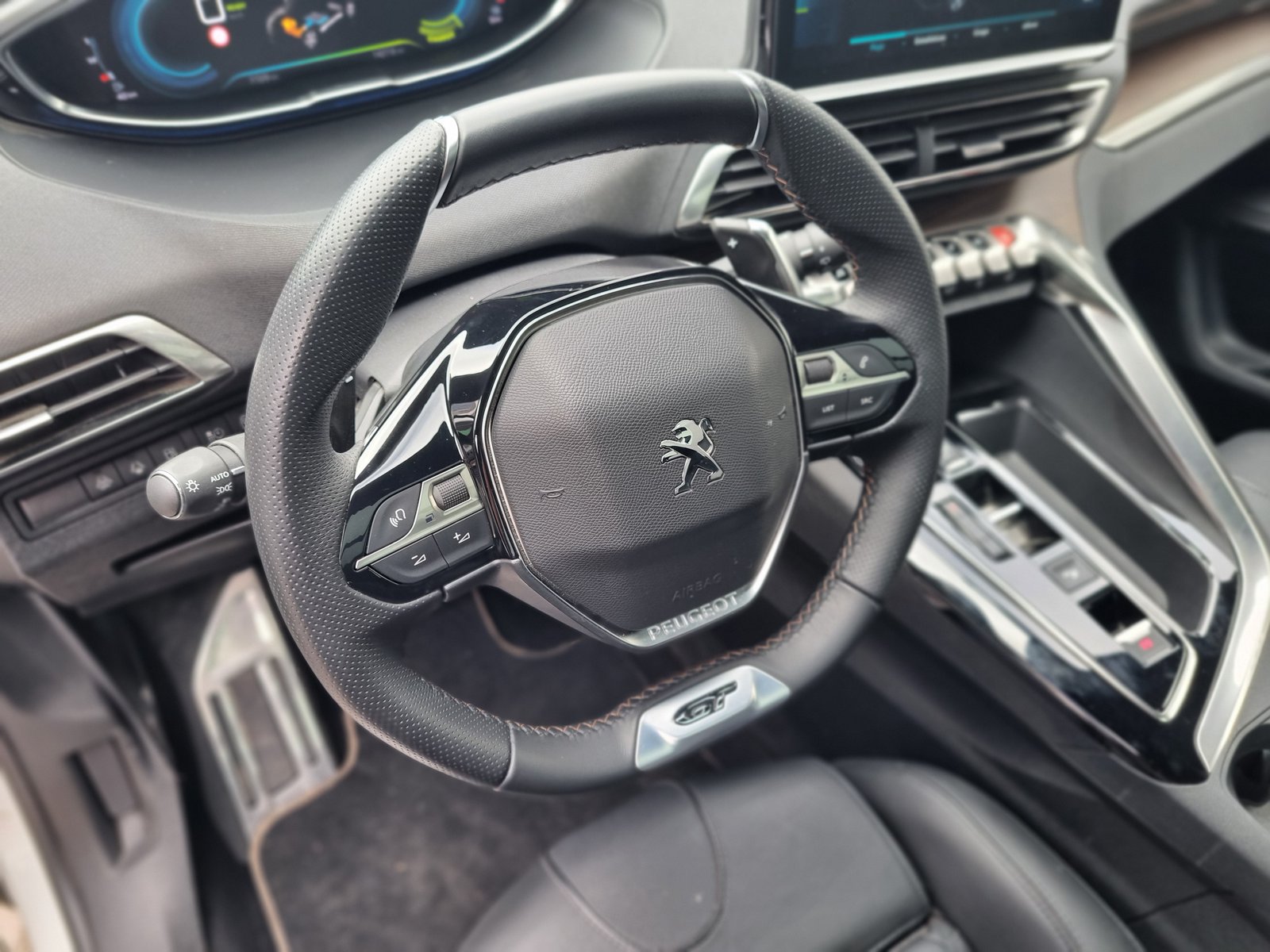 PEUGEOT 3008 GT HYBRID4 300 eEAT8 2025 - Imagen 6 de 11