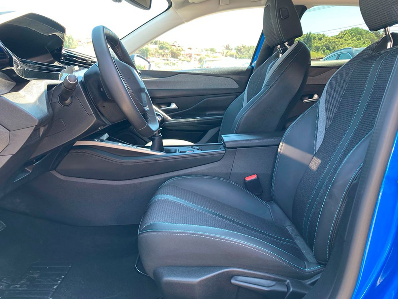 Peugeot 308 Allure Puretech 130 2025 - Foto 4 de 12