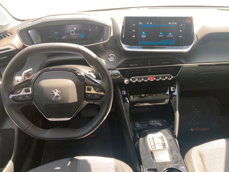 Peugeot 208 PURETECH 130 1.2 AUT 2024 - Imagen 7 de 12