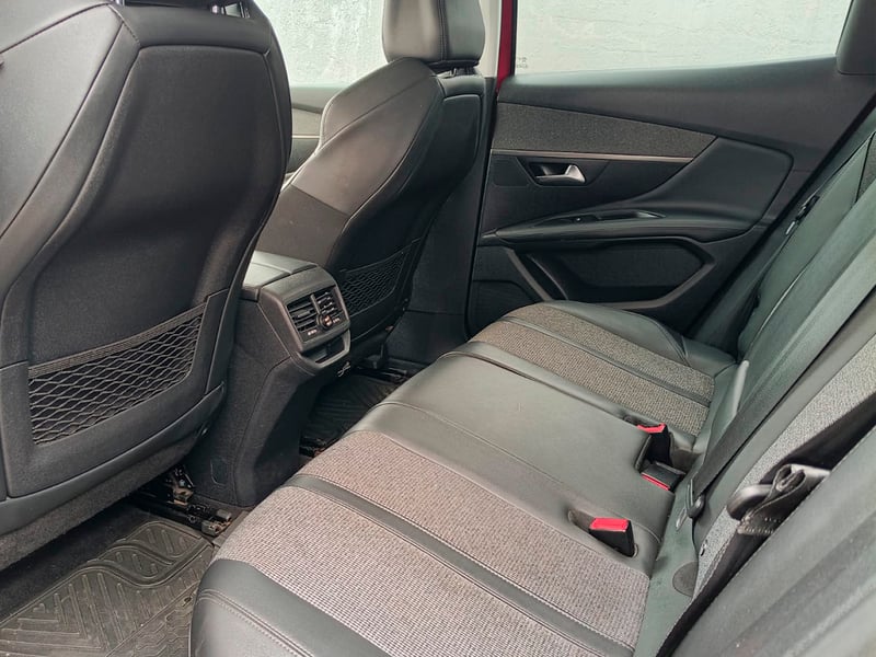 Peugeot 3008 ALLURE 1.6 AUT 2020 - Imagen 6 de 10