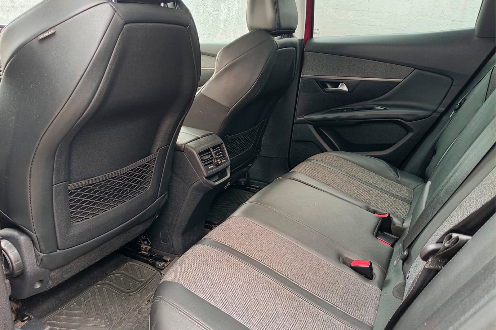 Peugeot 3008 ALLURE 1.6 AUT 2020 - Imagen 6 de 9
