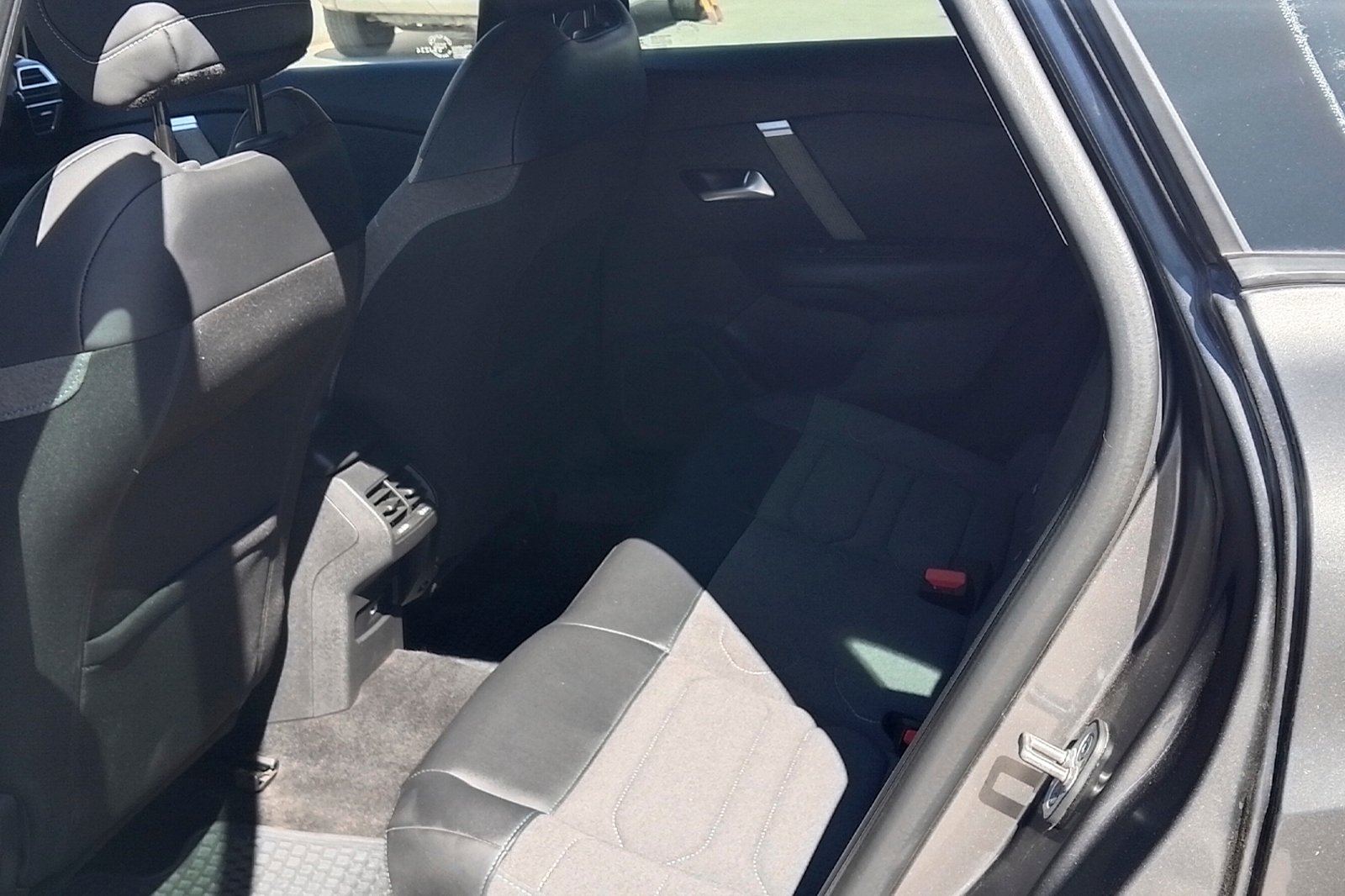 Citroën C4 1.2 AT 2023 - Imagen 7 de 12