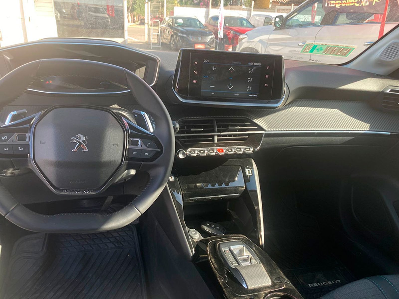 PEUGEOT 208 Allure Pack Puretech 130 EAT8 e6.4 2024 - Imagen 3 de 12