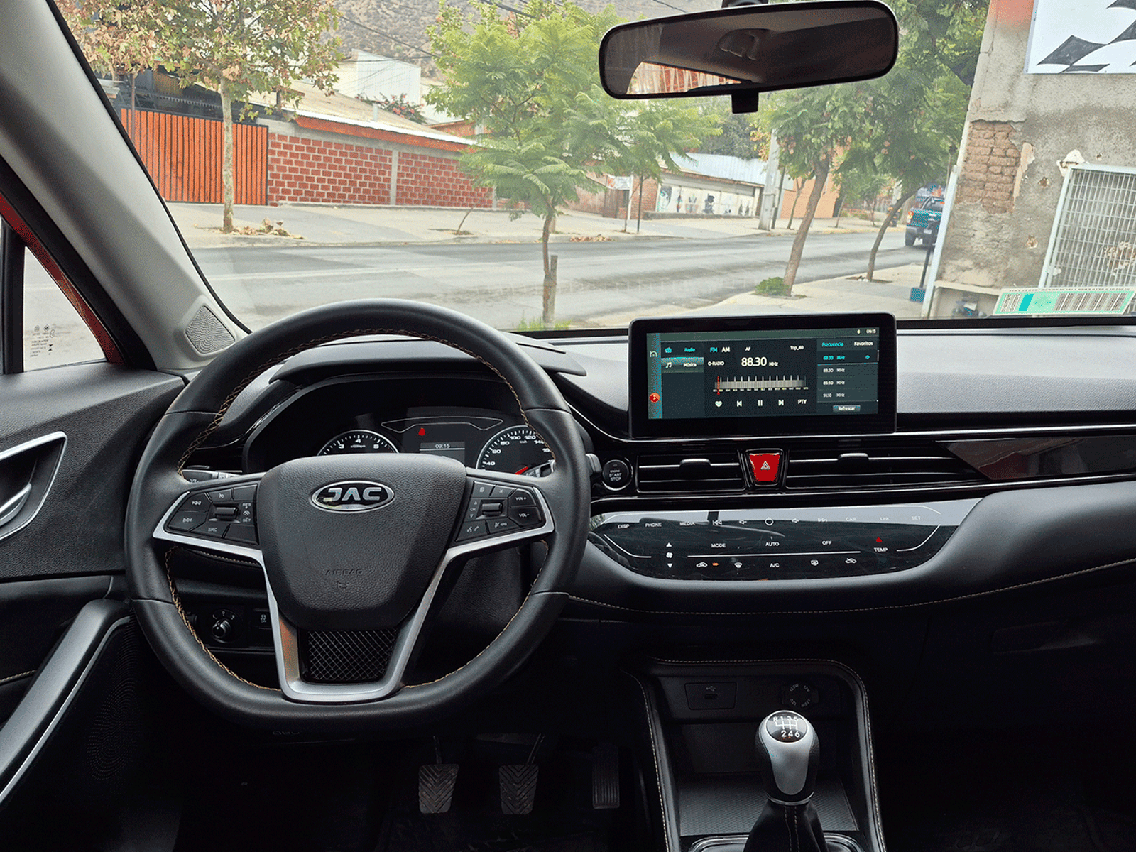 JAC JS4 LUXURY HB 1.5 2024 - Foto 2 de 12