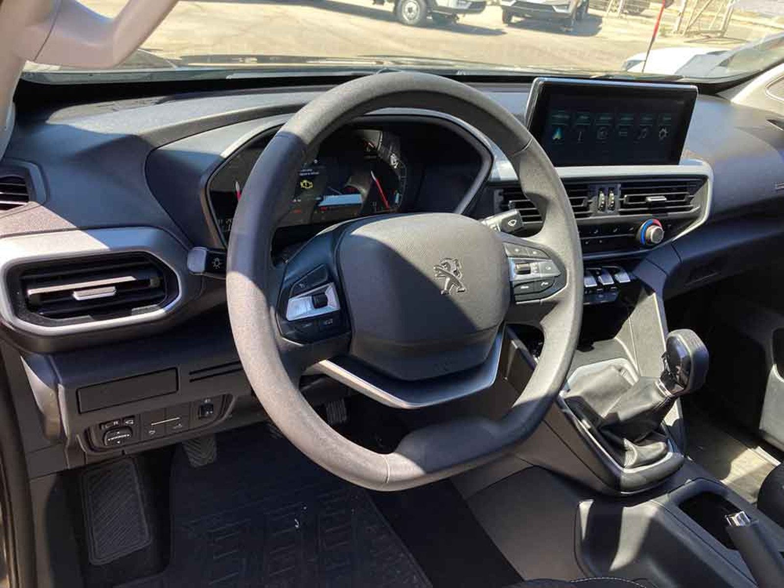 PEUGEOT LANDTREK ACTIVE BLUEHDI 180 4X4 2024 - Imagen 6 de 12