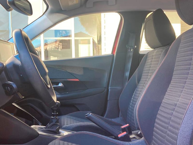 Peugeot 2008 PURETECH 130 1.2 2021 - Imagen 6 de 12