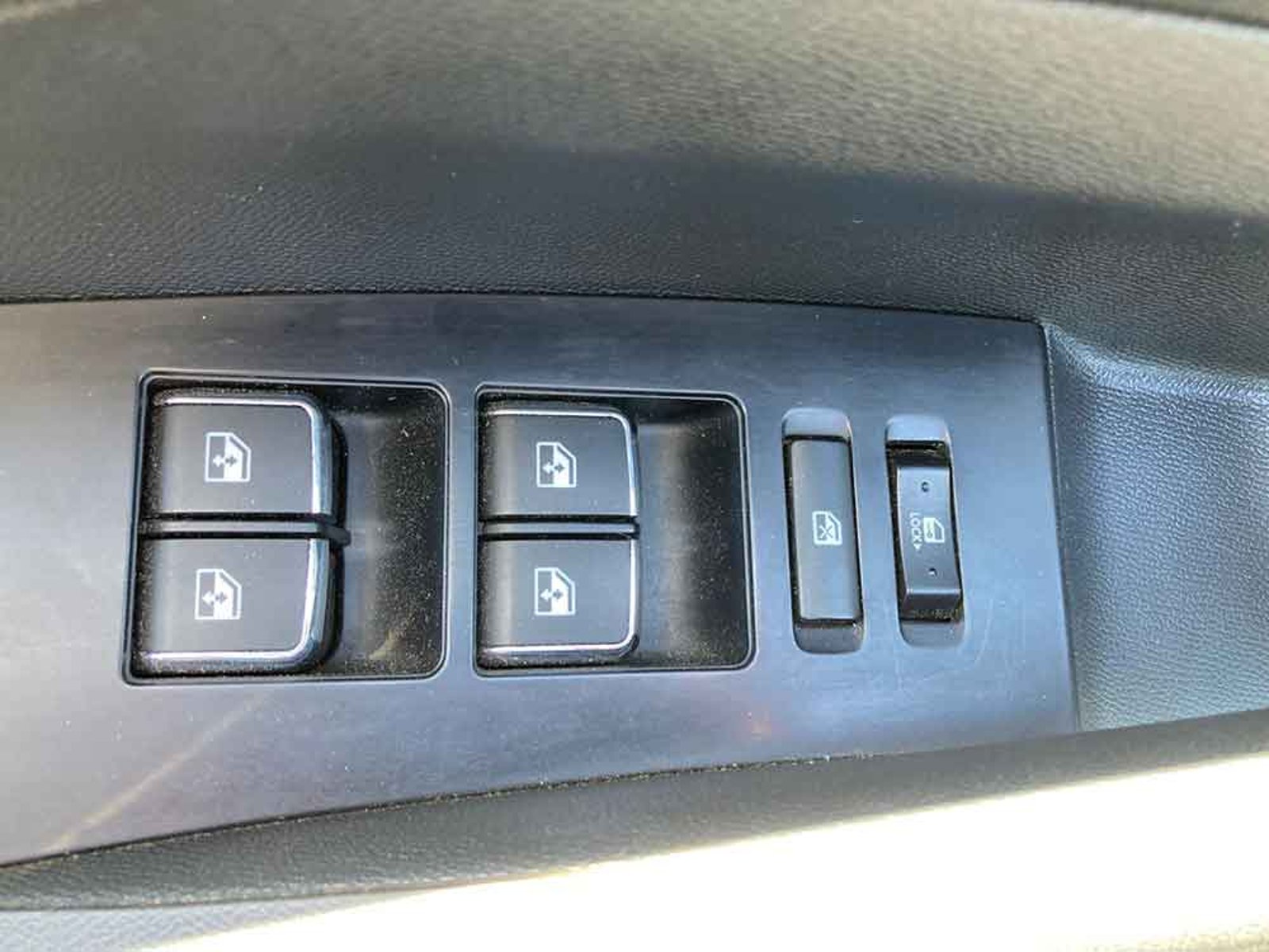 PEUGEOT LANDTREK ACTIVE BLUEHDI 180 4X4 2024 - Imagen 7 de 12