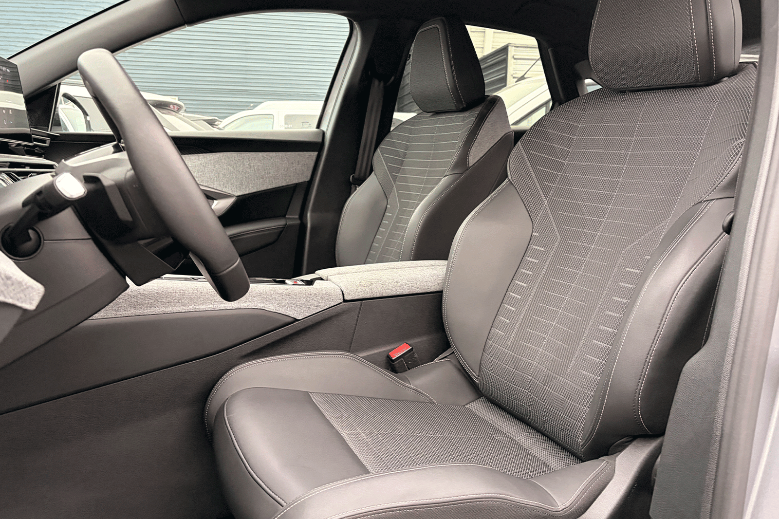 PEUGEOT New 3008 PREMIERE MHEV 136 eDCT6 2025 - Imagen 6 de 12