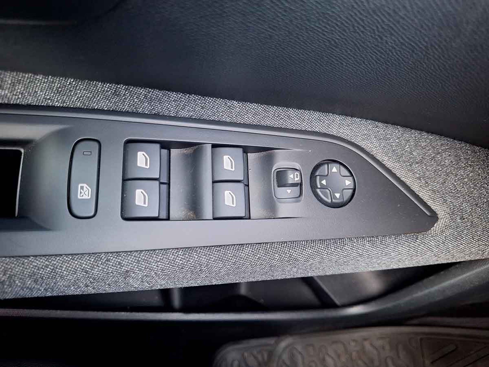 PEUGEOT Nuevo 3008 Active Pack Puretech 130 2025 - Imagen 6 de 11