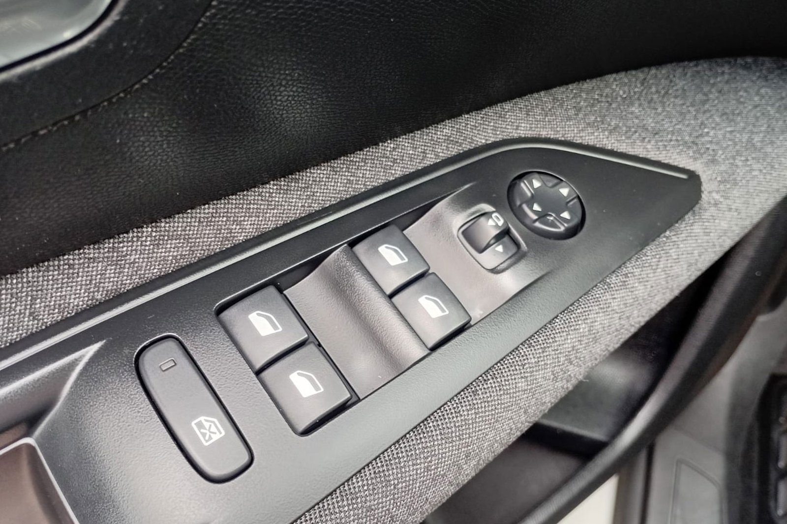 PEUGEOT 3008 PURETECH 1.2L 2023 - Imagen 4 de 12