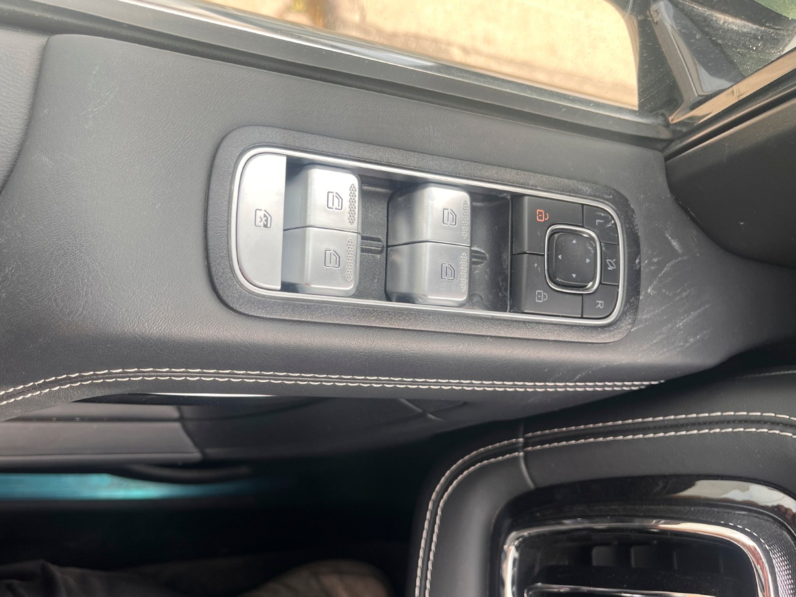 BAIC BJ60 FLAGSHIP 7P MHEV (Mild Hybrid) 2026 - Foto 3 de 12