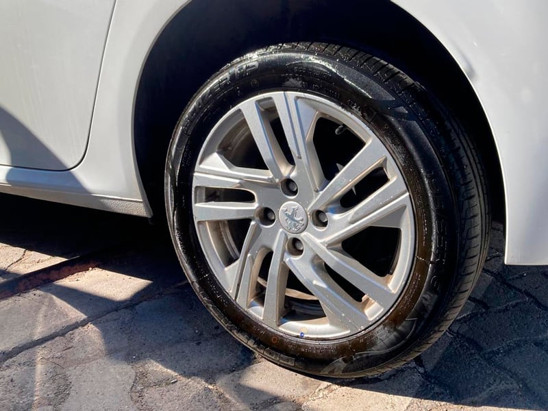 Peugeot 208 STYLE PURETECH 75 1.2 2024 - Imagen 10 de 12