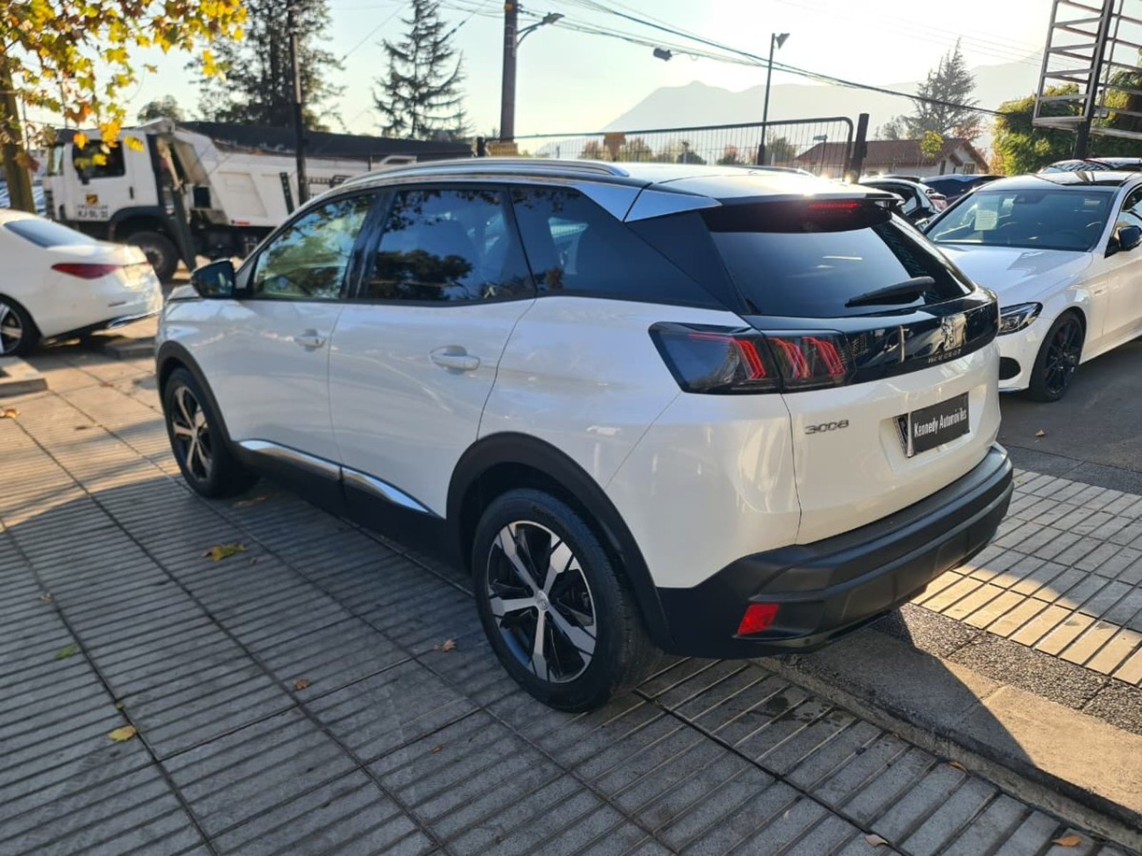 PEUGEOT 3008 1.6 THP 165 Auto Allure Pack 2022 - Imagen 7 de 9