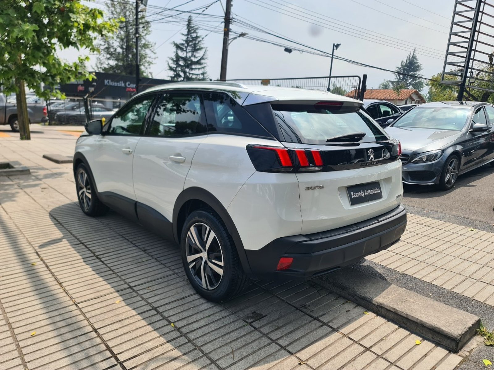 Peugeot 3008 1.2 ACTIVE PACK PURETECH 130 4X2 MT6 5P. 2023 - Foto 4 de 10