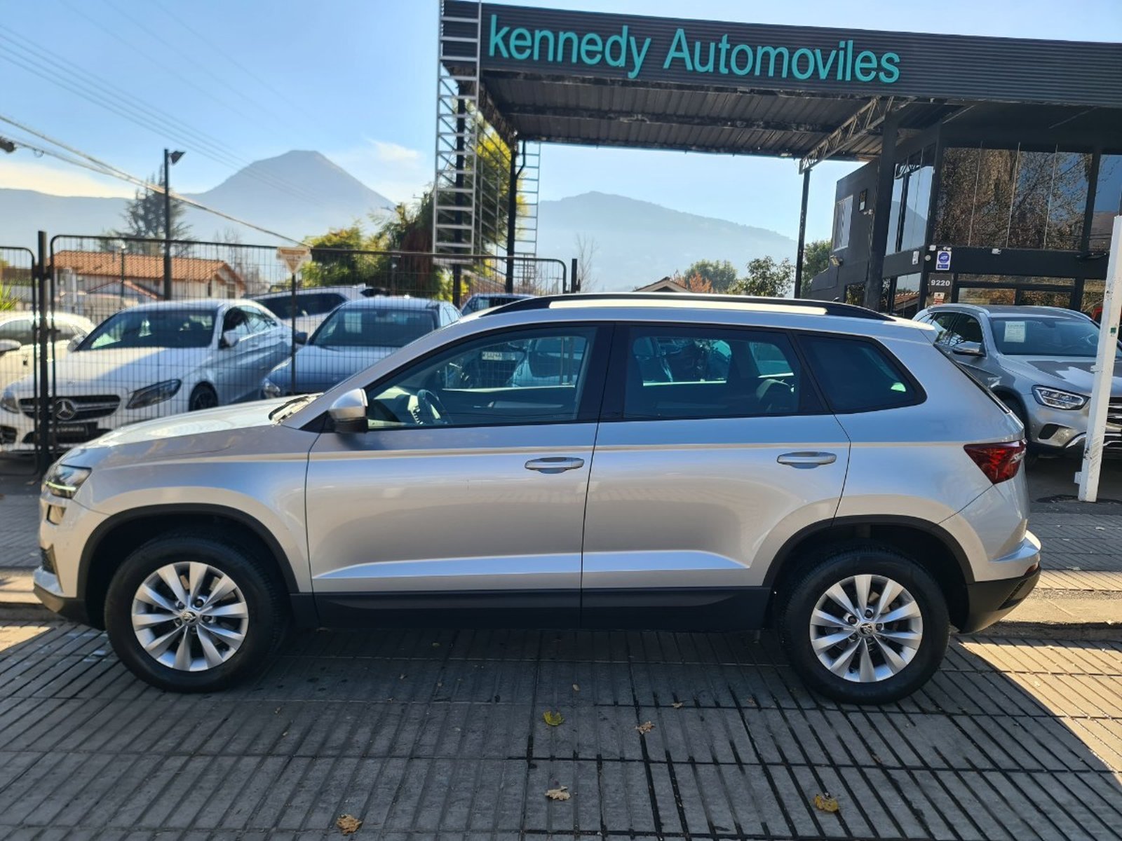 Skoda KAROQ 1.4 TSI AMBITION 4X2 AT 5P. 2023 - Foto 3 de 10