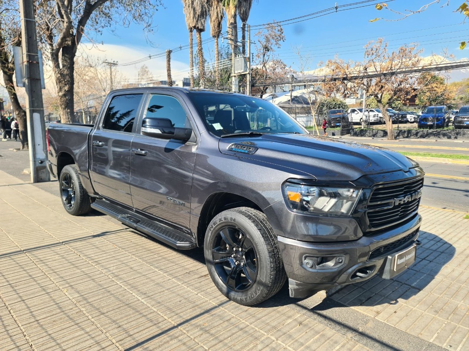 RAM 1500 BIG HORN CREW CAB 4X4 3.6 AUT 2022 - Foto 2 de 10