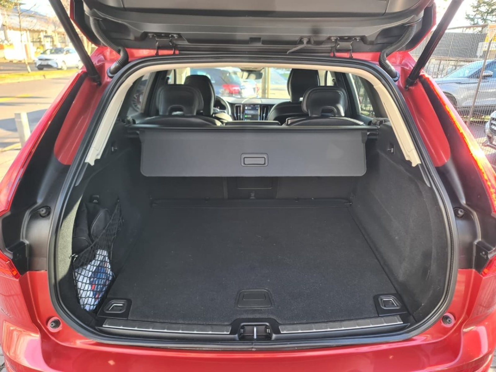 Volvo XC60 2.0 B5 PLUS HYBRID AWD AT 5P. 2024 - Imagen 10 de 10