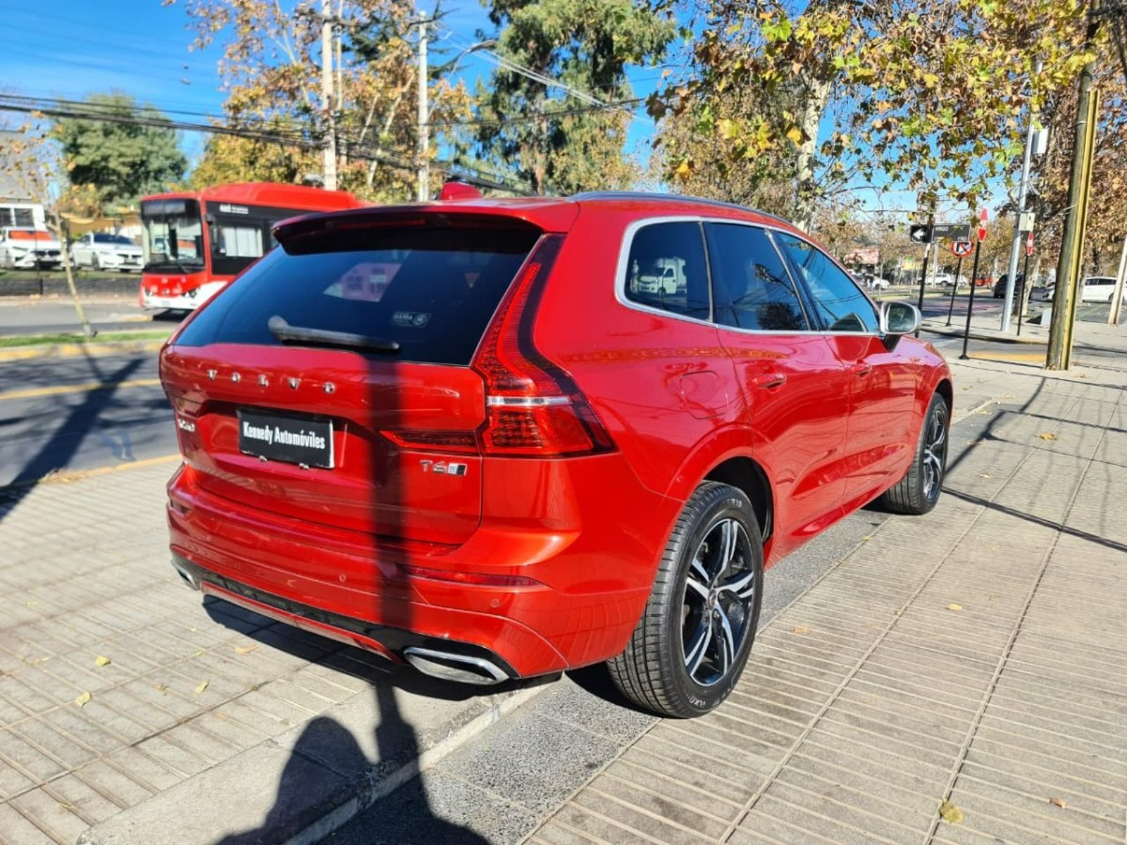 VOLVO XC60 2.0 T6 R-Design Auto 4WD 2019 - Imagen 8 de 9