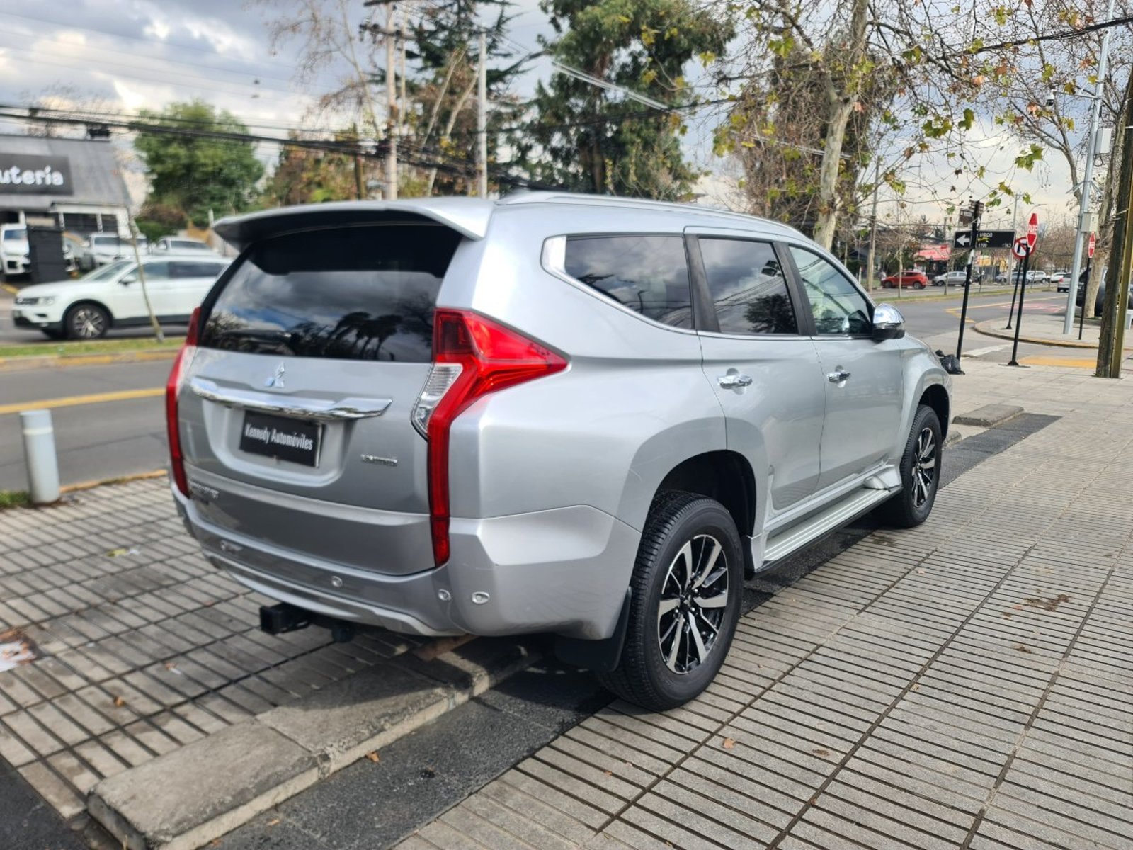 Mitsubishi MONTERO SPORT 3.0 LIMITED 4X4 AT 5P. 2019 - Foto 4 de 10