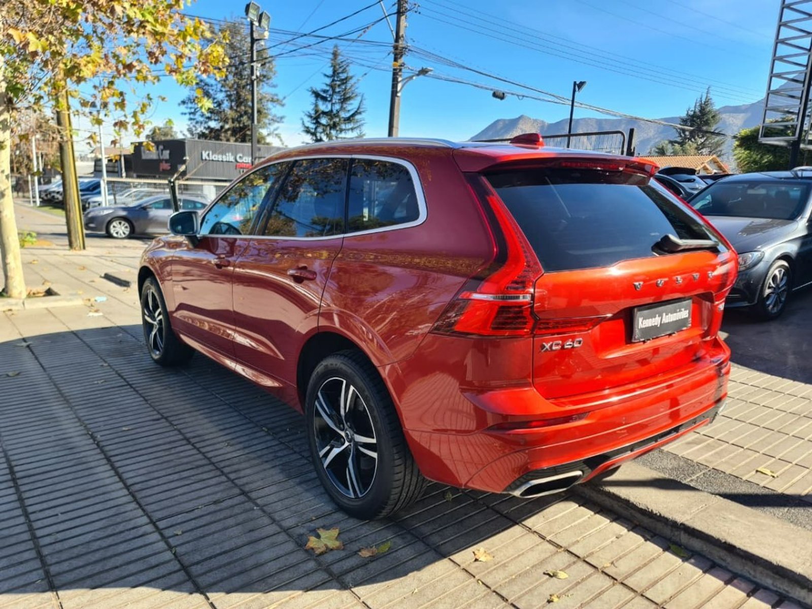 VOLVO XC60 2.0 T6 R-Design Auto 4WD 2019 - Imagen 6 de 9