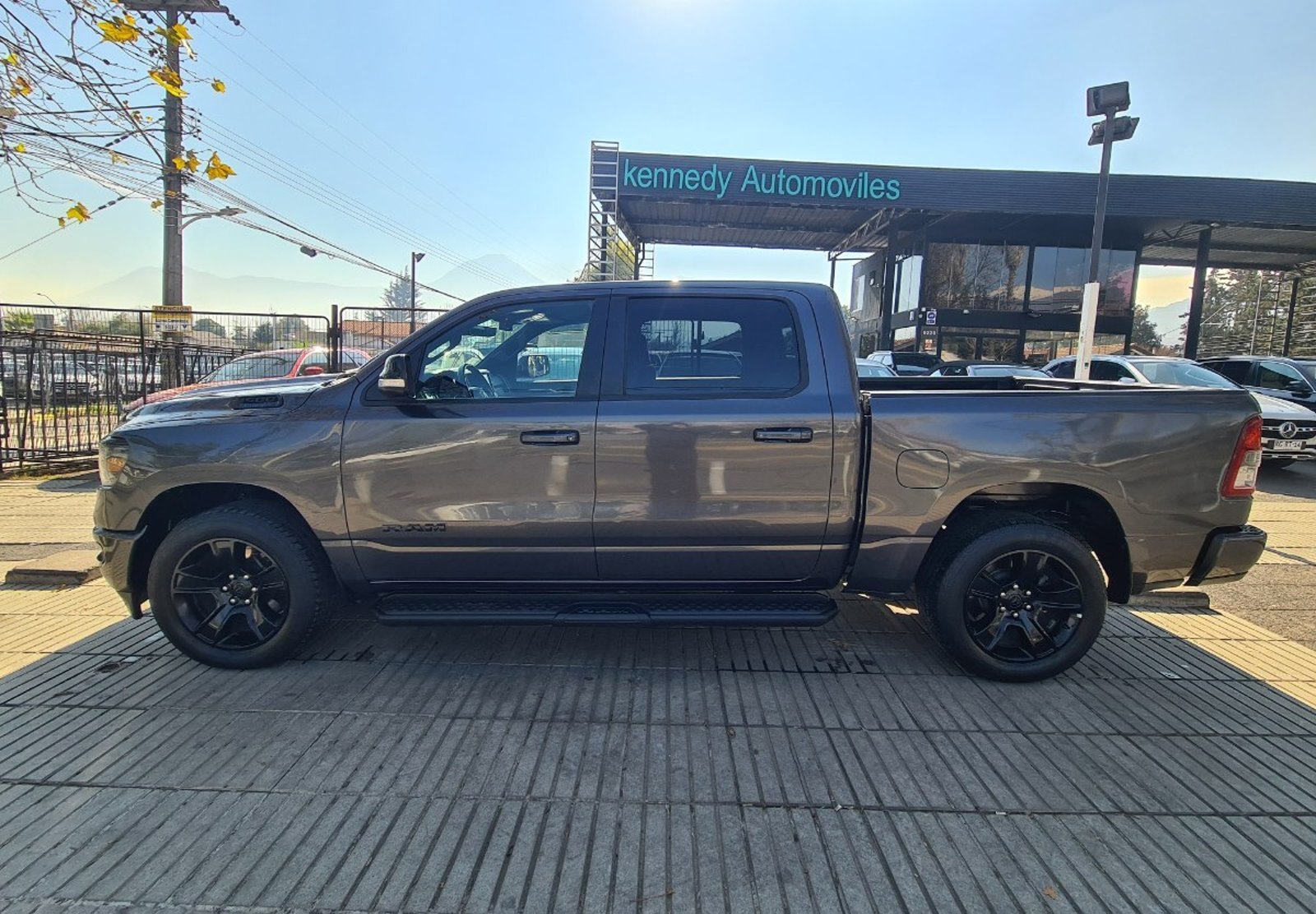 RAM 1500 BIG HORN CREW CAB 4X4 3.6 AUT 2022 - Imagen 3 de 10