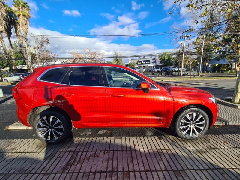 Volvo XC60 2.0 B5 PLUS HYBRID AWD AT 5P. 2024 - Imagen 8 de 10
