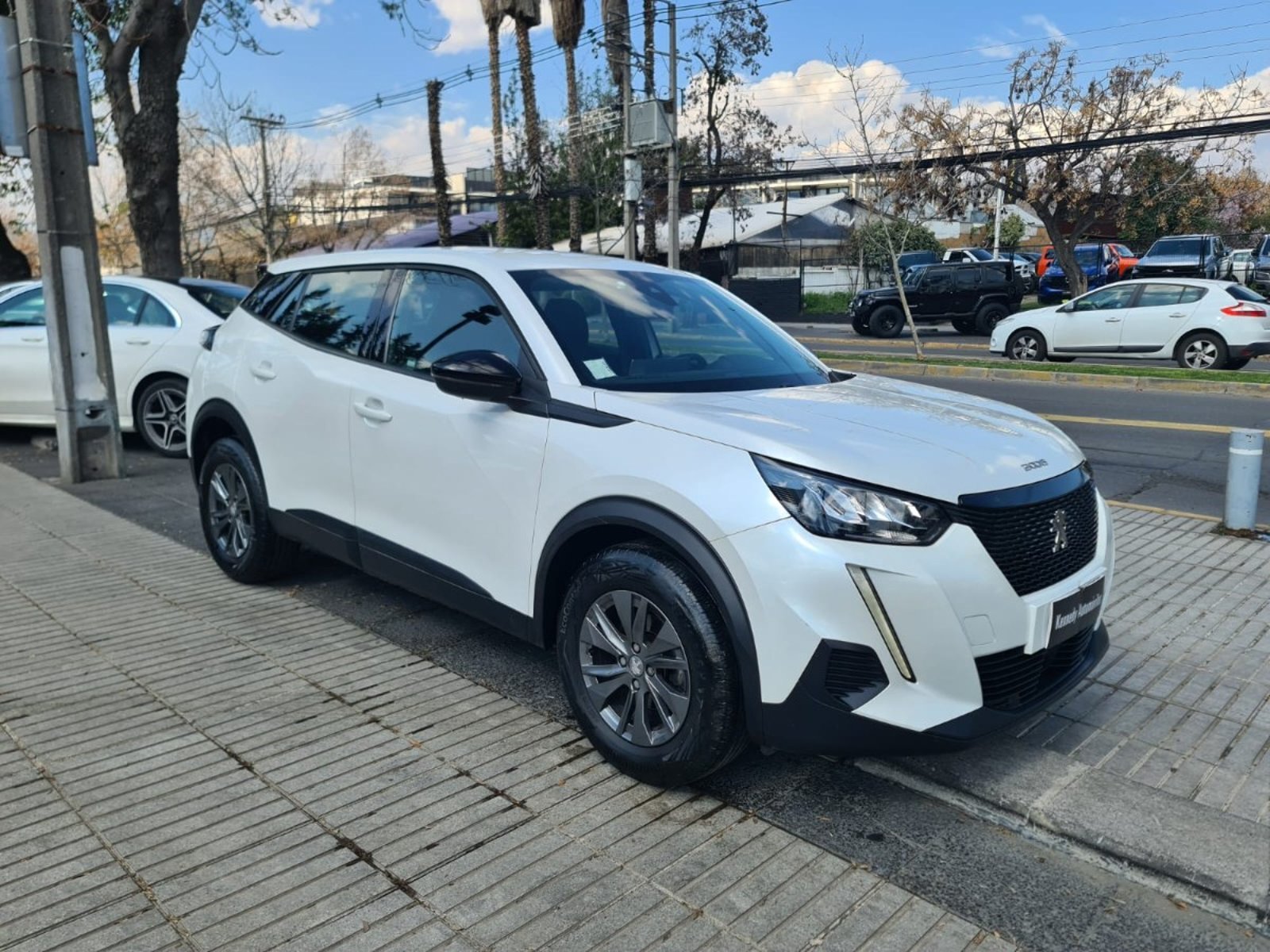 Peugeot 2008 1.2 ACTIVE PURETECH 130 4X2 MT 5P. 2023 - Foto 2 de 10