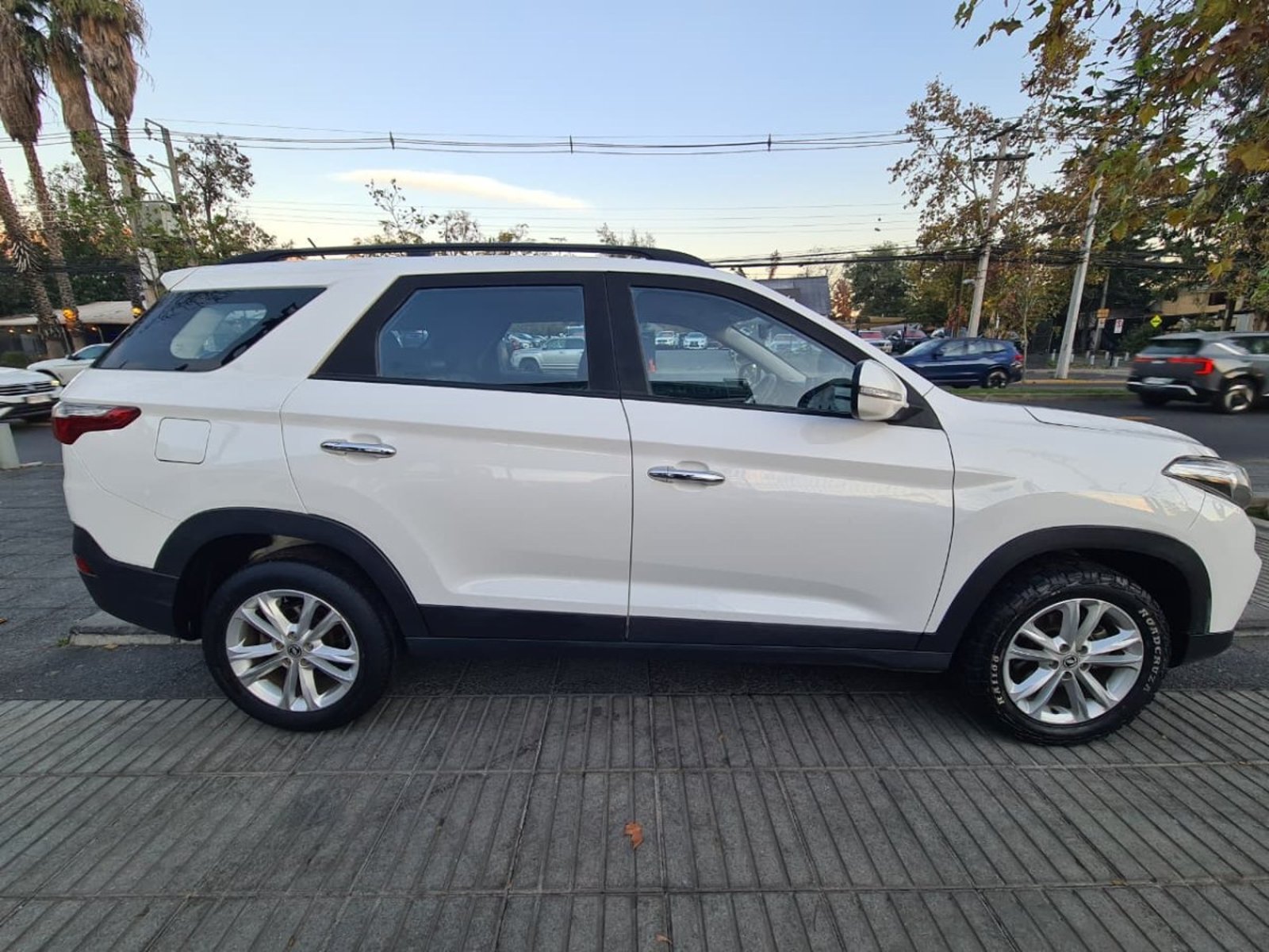 DFSK SUV 560 1.8 Comfort 2R 2023 - Imagen 3 de 9