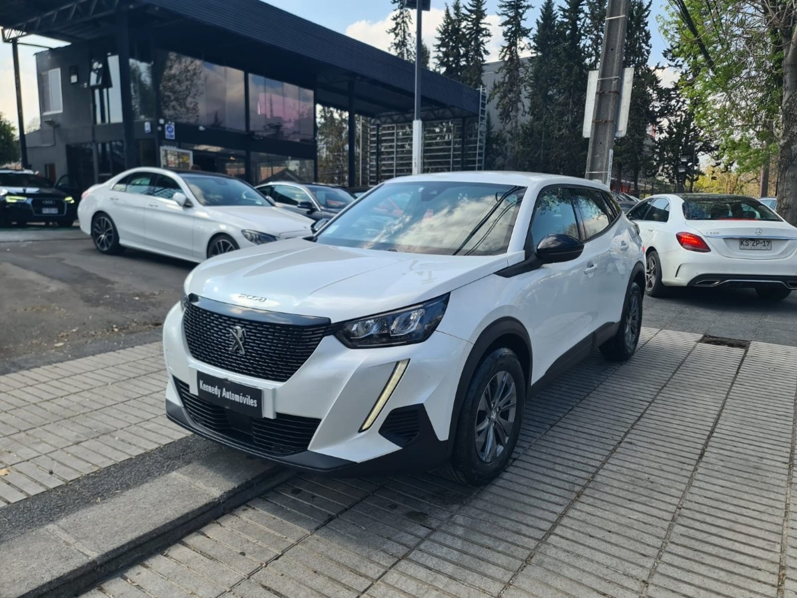 Peugeot 2008 1.2 ACTIVE PURETECH 130 4X2 MT 5P. 2023 - Foto 3 de 10