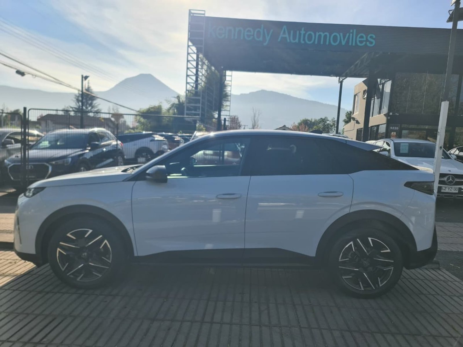 Peugeot 3008 1.2 MHEV 136 Premier eDCT6 2025 - Foto 3 de 10