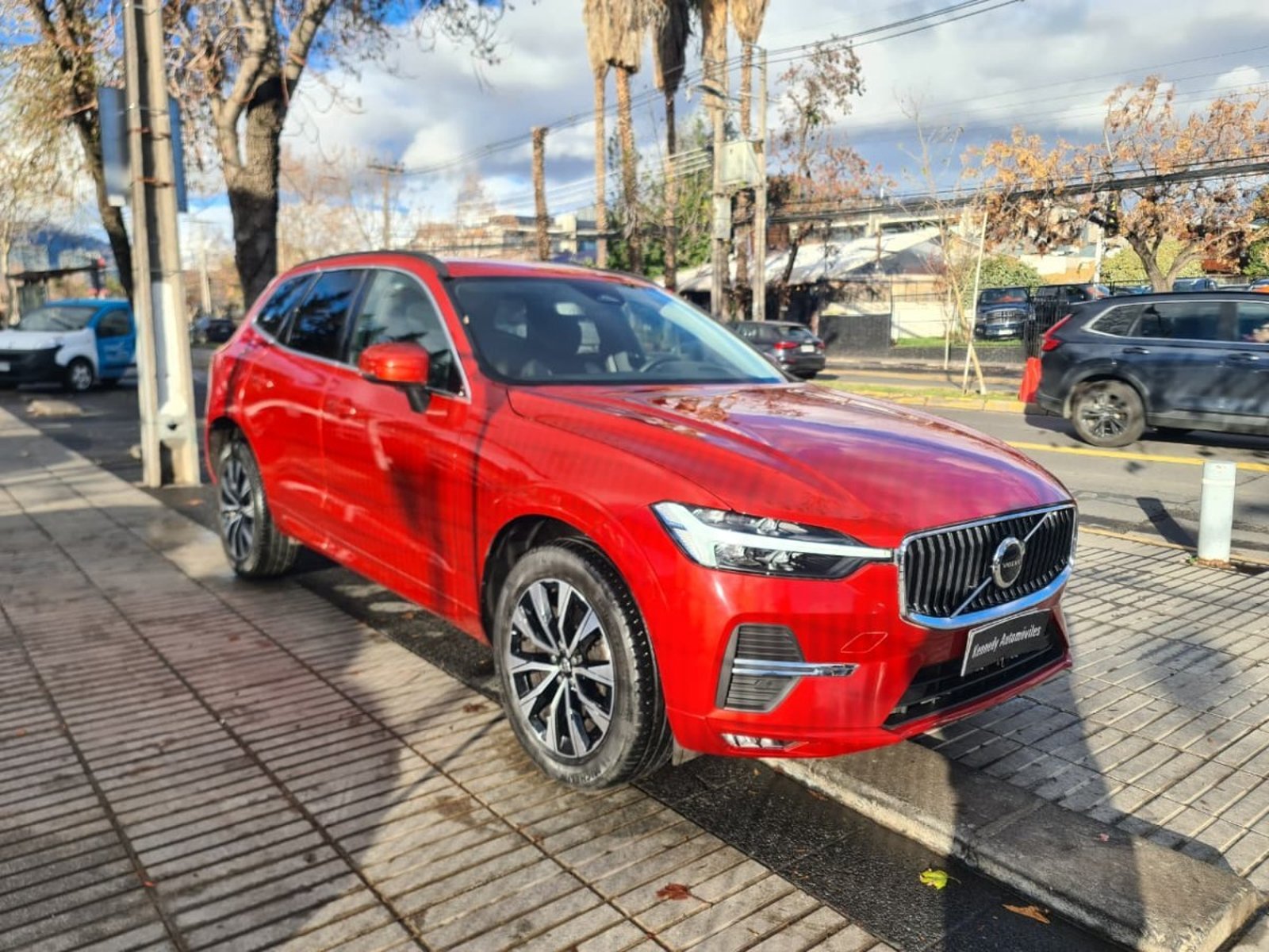 Volvo XC60 2.0 B5 PLUS HYBRID AWD AT 5P. 2024 - Foto 3 de 10