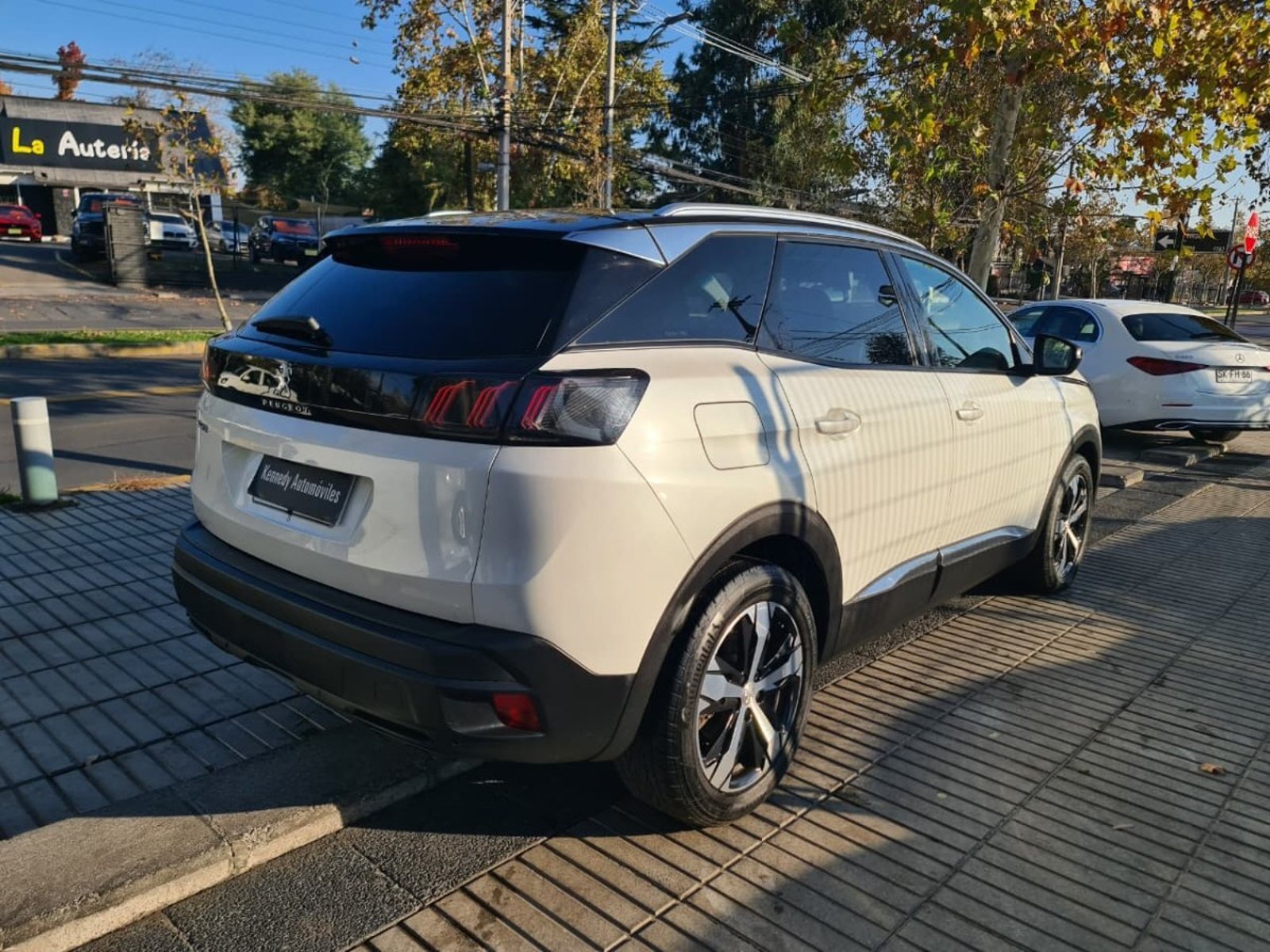 PEUGEOT 3008 1.6 THP 165 Auto Allure Pack 2022 - Imagen 8 de 9