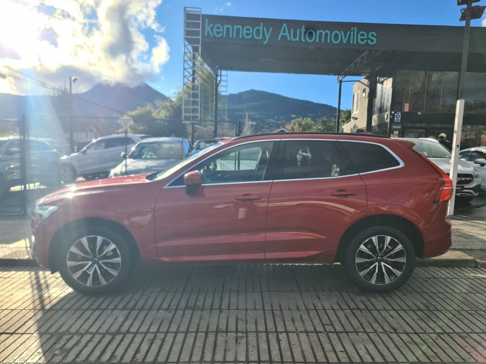 Volvo XC60 2.0 B5 PLUS HYBRID AWD AT 5P. 2024 - Imagen 9 de 10