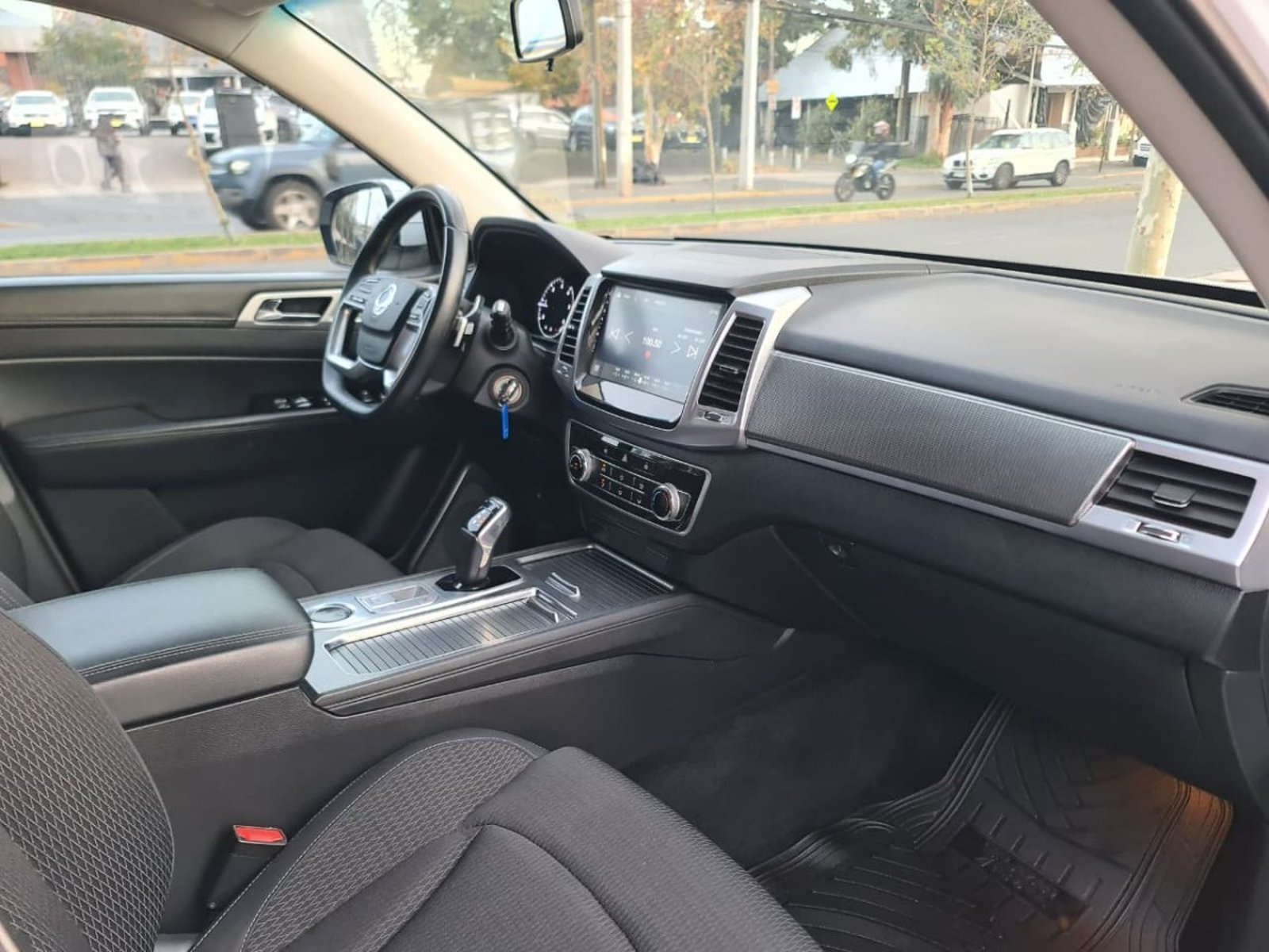 SsangYong REXTON 2.2T GLX DIESEL 4X2 6AB 8AT 5P. 2022 - Imagen 9 de 10
