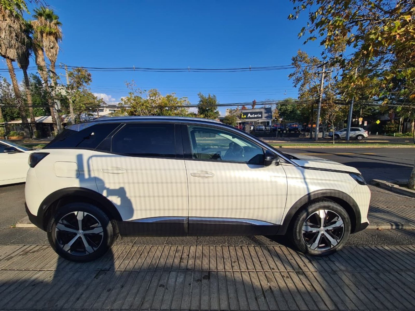 Peugeot 3008 1.6 THP 165 Auto Allure Pack 2022 - Foto 5 de 10