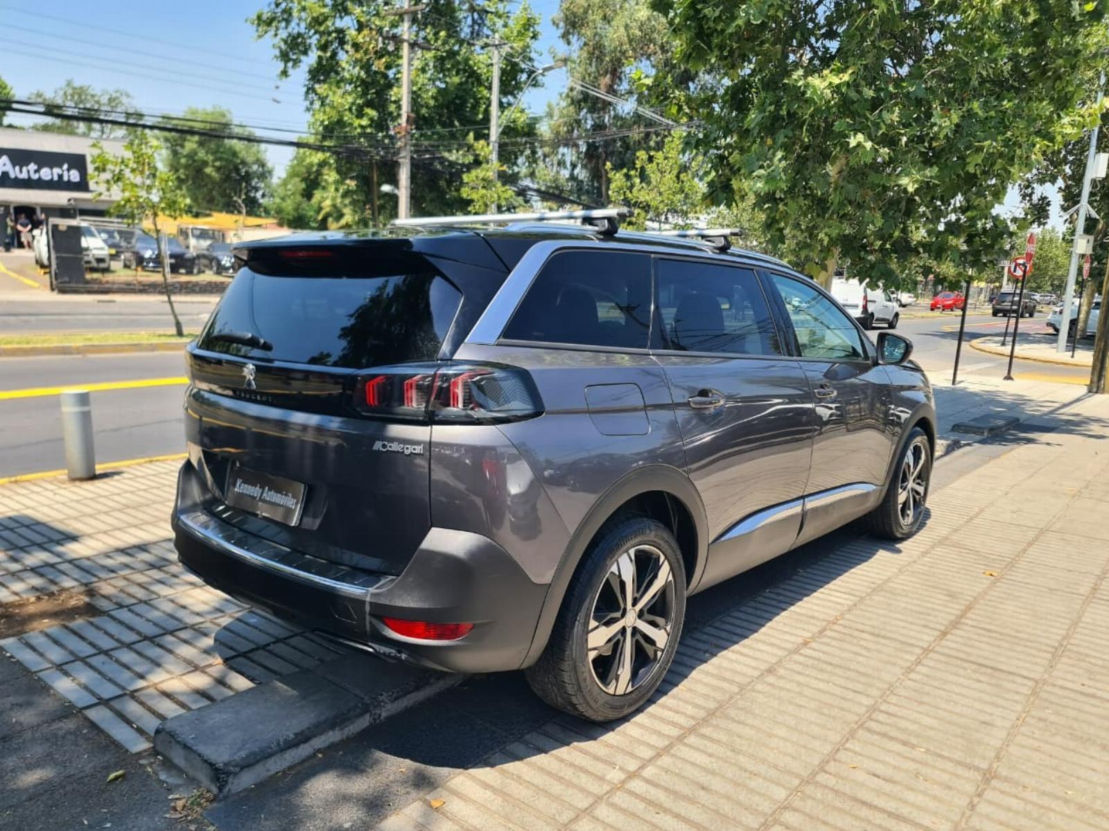 PEUGEOT 5008 1.6 THP 165 Auto Allure Pack 2023 - Imagen 9 de 10