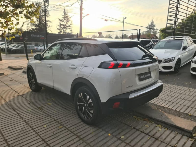 Peugeot 2008 1.5 BlueHDI 130 HP Auto Allure Pack 2022 - Imagen 7 de 10