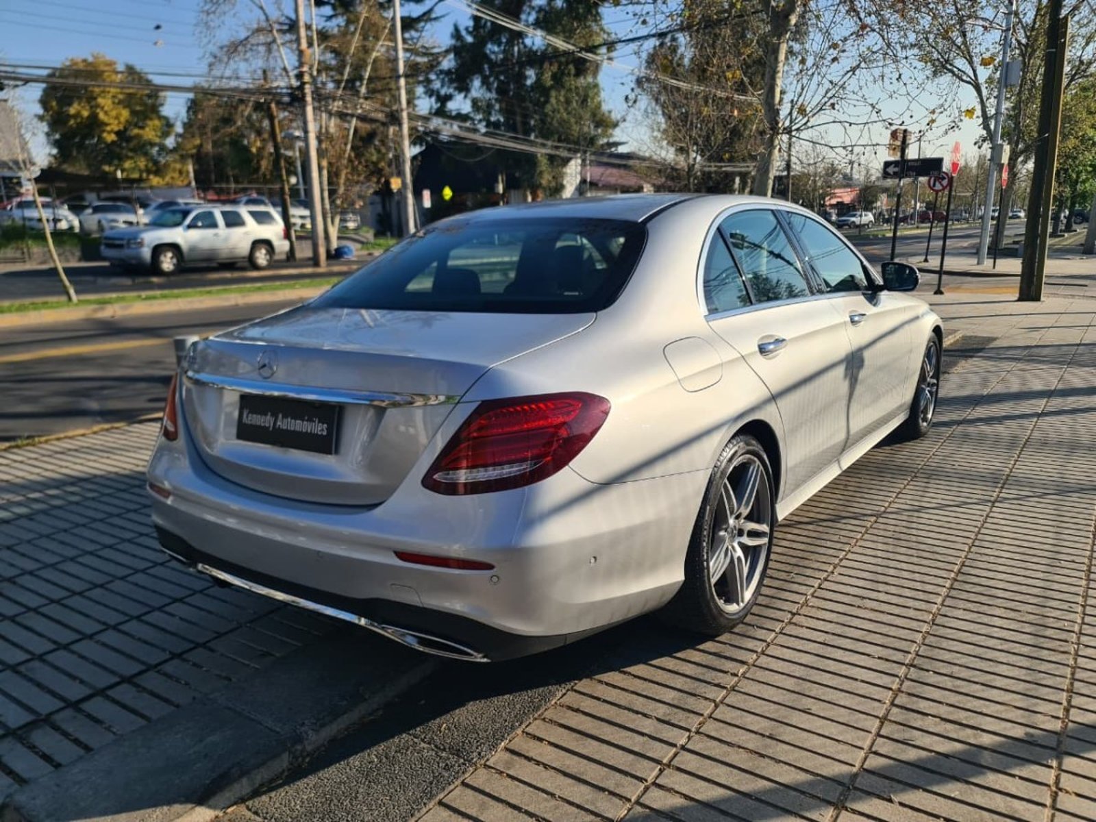 Mercedes-Benz E300 2.0 LOOK AMG 4X2 AT 4P. 2019 - Foto 5 de 10