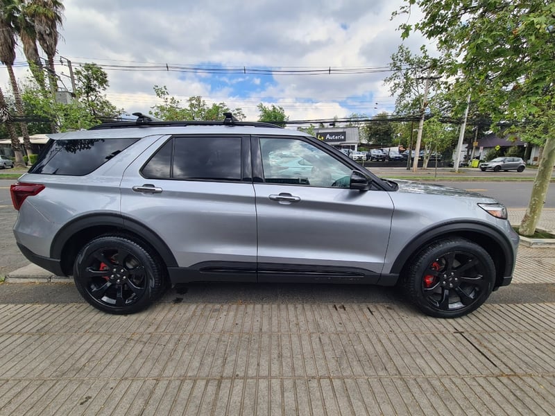 Ford EXPLORER 3.0 ECOBOOST ST 4X4 AT 5P. 2024 - Imagen 6 de 10