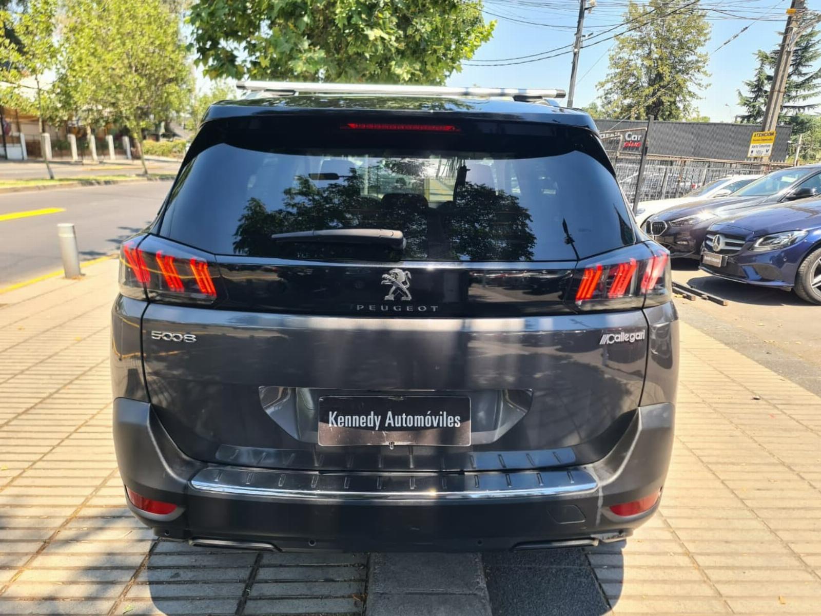 PEUGEOT 5008 1.6 THP 165 Auto Allure Pack 2023 - Imagen 7 de 10